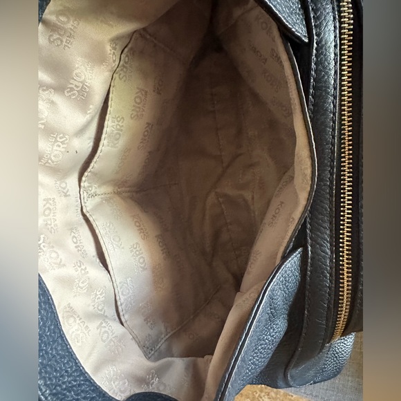 Authentic Micheal Kors Large Pebbled Leather Shoulder Bag & Wallet - Picture 5 of 7